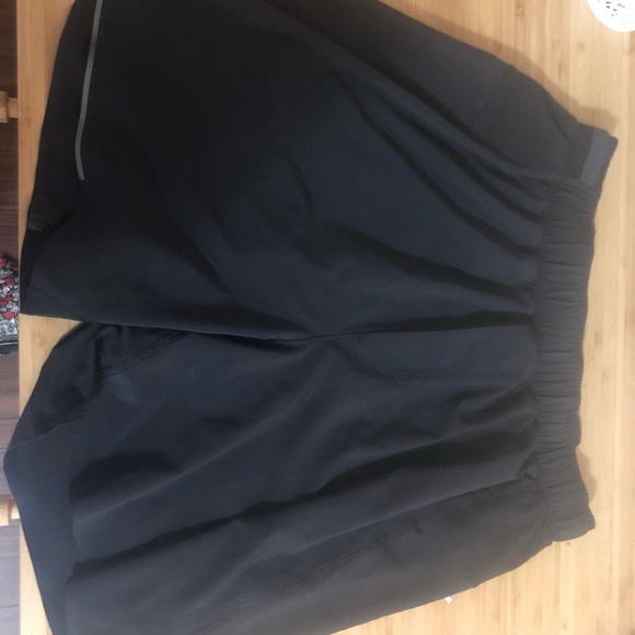 SOLD- Men's Surge Short 6" w/ liner - Picture 3 of 3